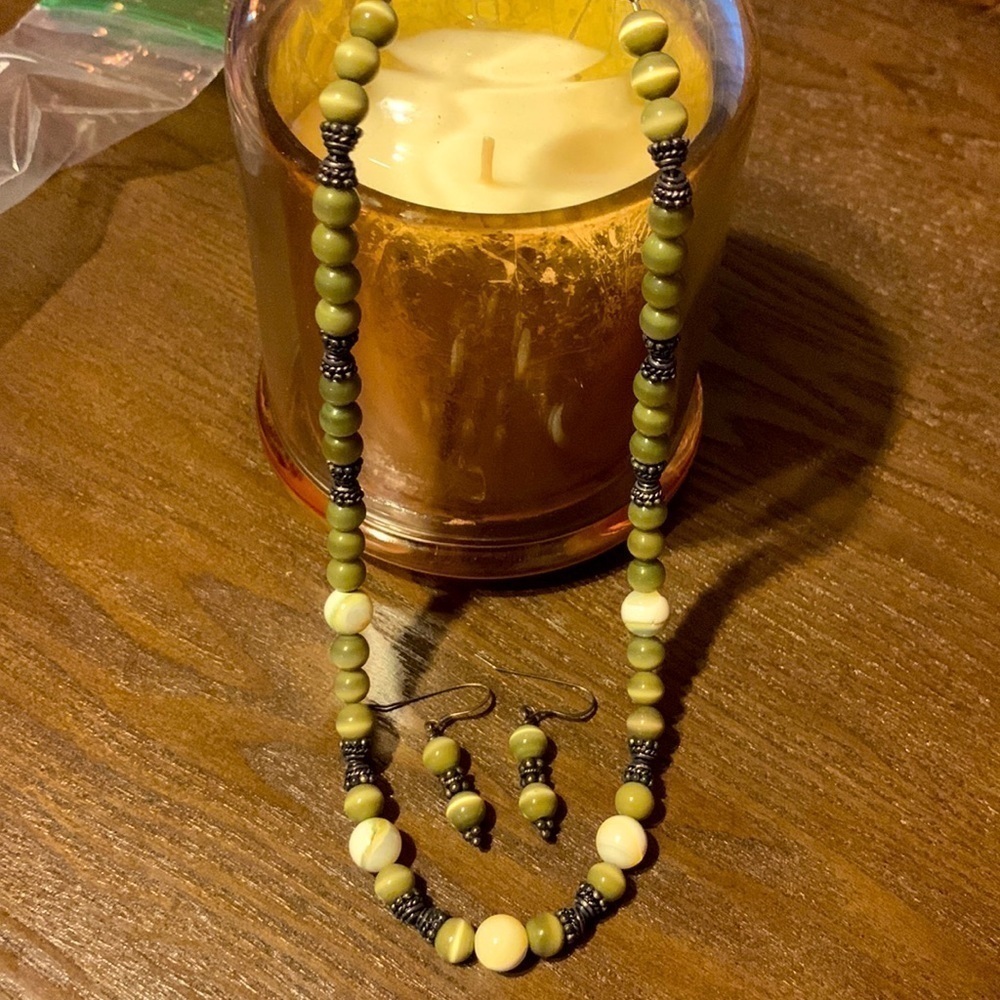 Green & Silver Stone Necklace & Earring Set Light Green Agate Like Beads